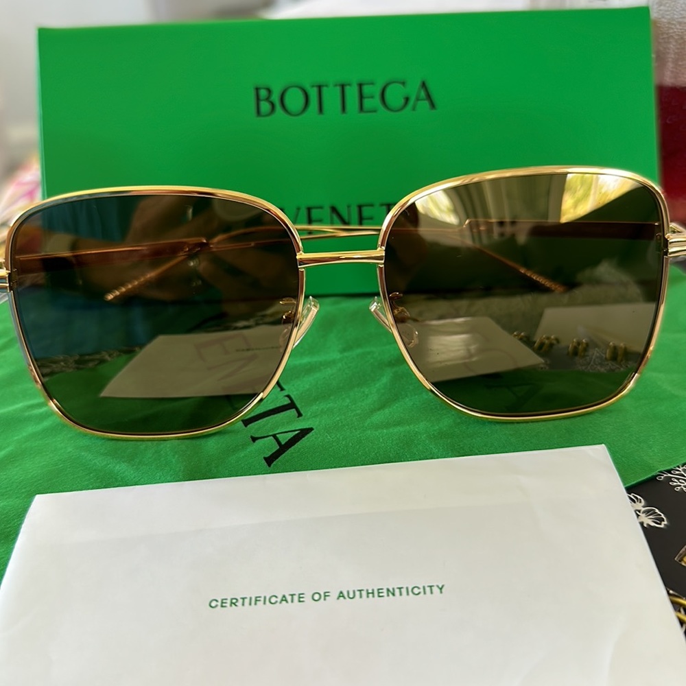 BOTTEGA VÉNETA Gold aviator style sunglasses - Picture 2 of 9